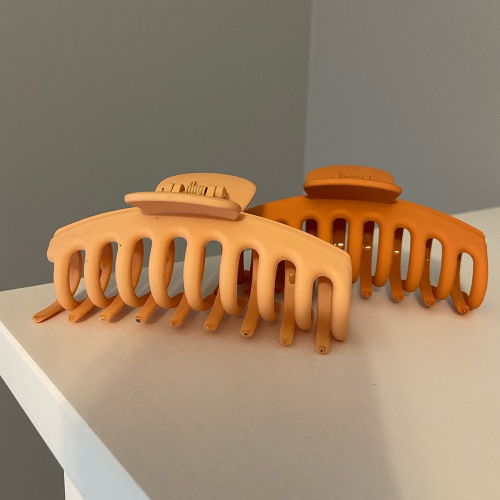 Large claw clips.